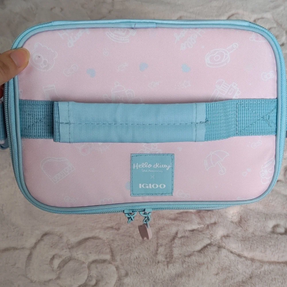 Igloo x Hello Kitty 50th Anniversary Limited Edition 9-can Cooler Bag - Picture 6 of 10
